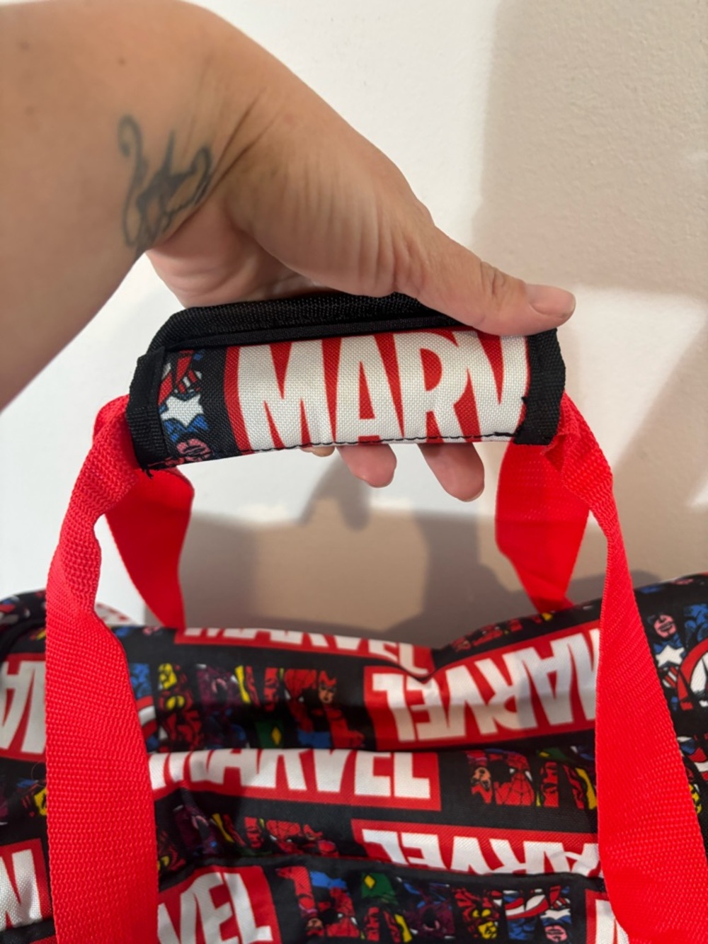 Marvel Red and Black Logo Comic-Print Duffel Bag Vacation Casual - Picture 4 of 8